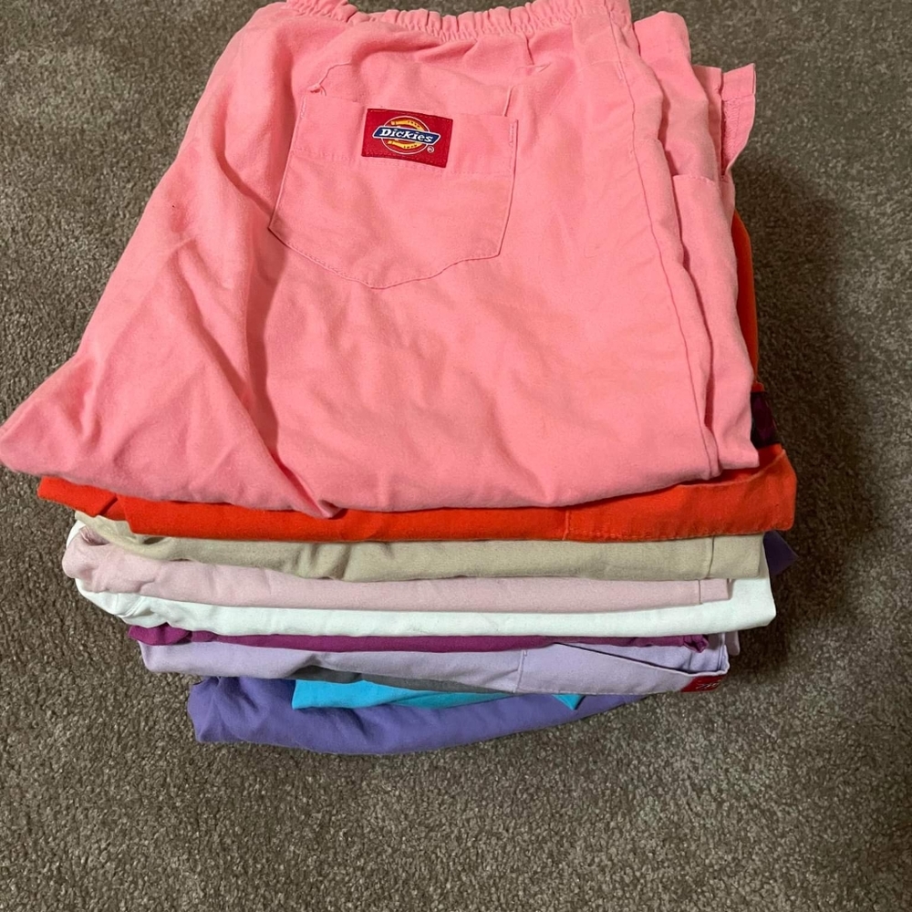 Womens scrub bottoms.
